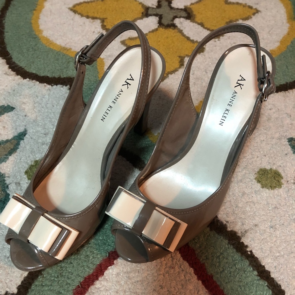 Anne Klein slingback pumps. Sz. 81/2. GUC!